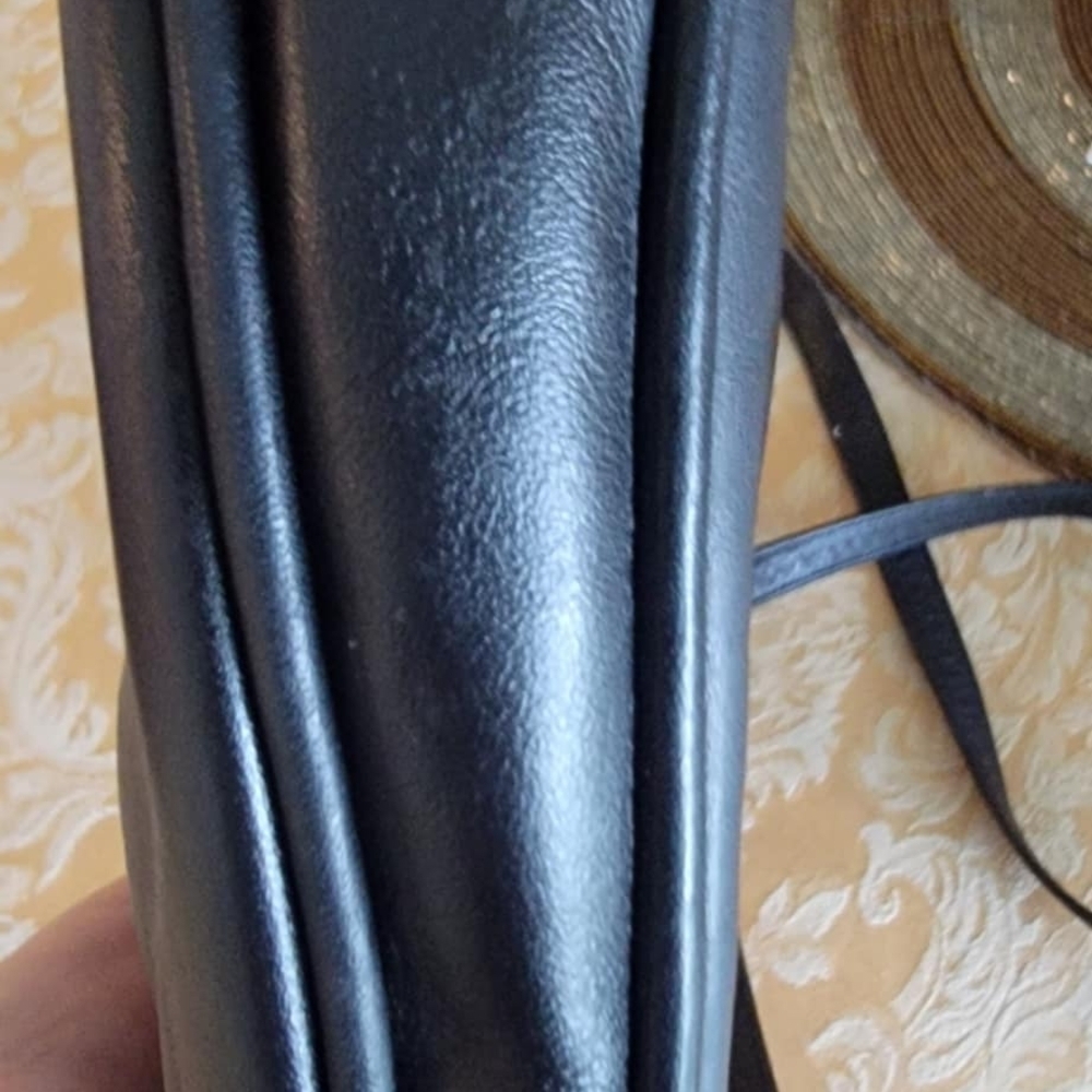 Vintage Anne Klein For Calderon Black Leather Shoulder Bag with Adjustable Strap - Picture 3 of 12